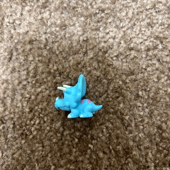 Disney Doorables: Series 10 Figurine – Toy Story – Trixie Blue Dinosaur - Picture 6 of 8